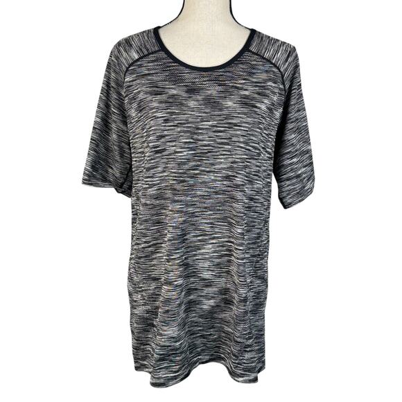 LIVI Lane Bryant SZ 22/24 Fitted Top Activewear Lightweight Crew Neck Stretch - Picture 1 of 6